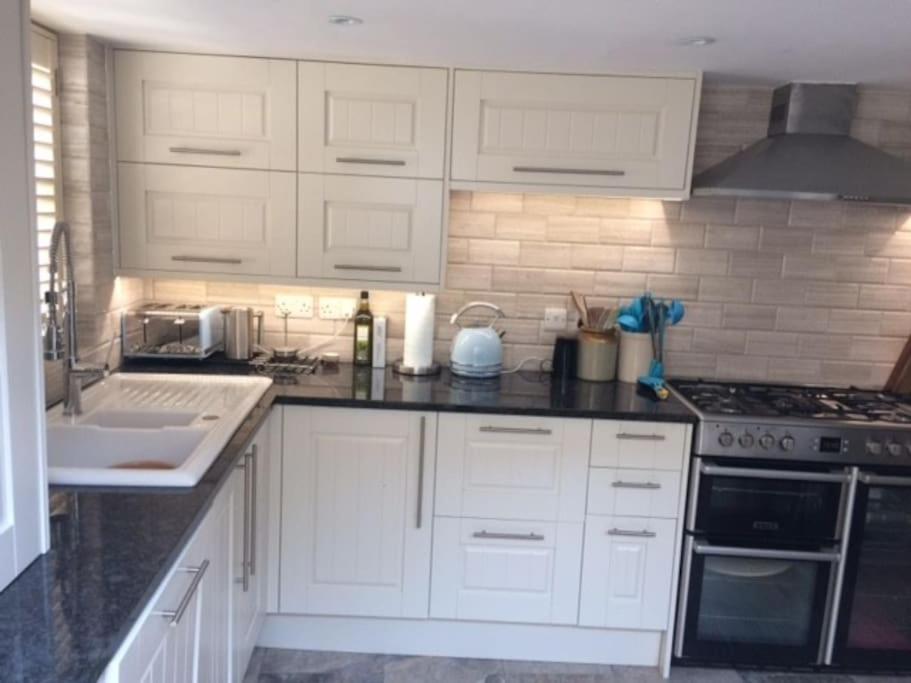 River Road, Littlehampton, Executive Apartment Bagian luar foto