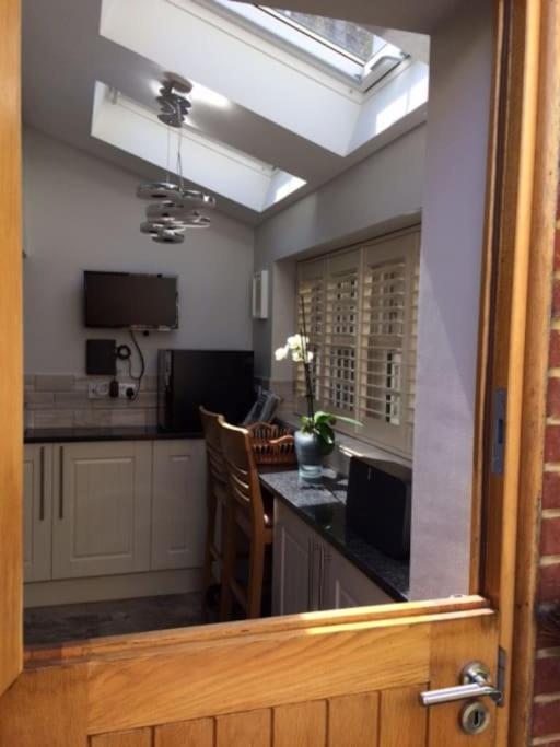 River Road, Littlehampton, Executive Apartment Bagian luar foto