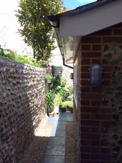 River Road, Littlehampton, Executive Apartment Bagian luar foto